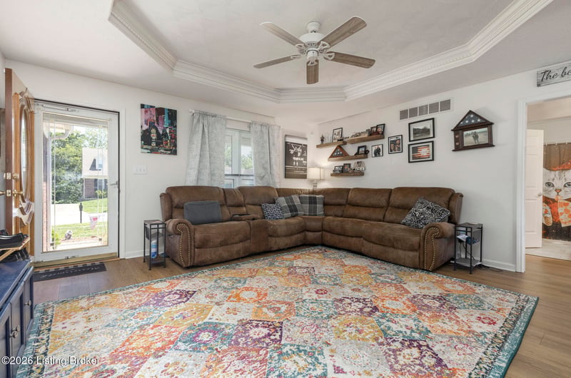 10000 Evening Star Dr, Louisville, KY 40272
