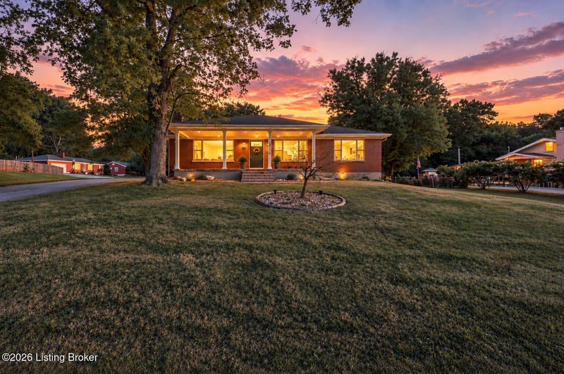 10001 Vega Ln, Louisville, KY 40272