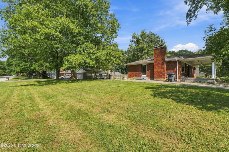 10001 Vega Ln, Louisville, KY 40272