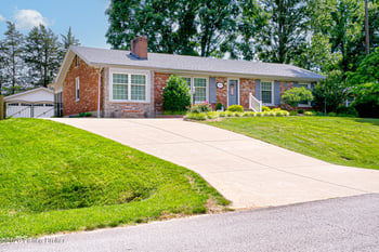 10003 Silverwood Ln, Louisville, KY 40272