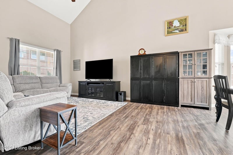 10004 Creek View Estates Dr, Louisville, KY 40291