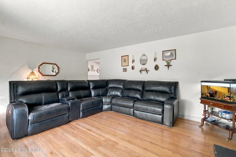 10005 Northridge Dr, Louisville, KY 40272