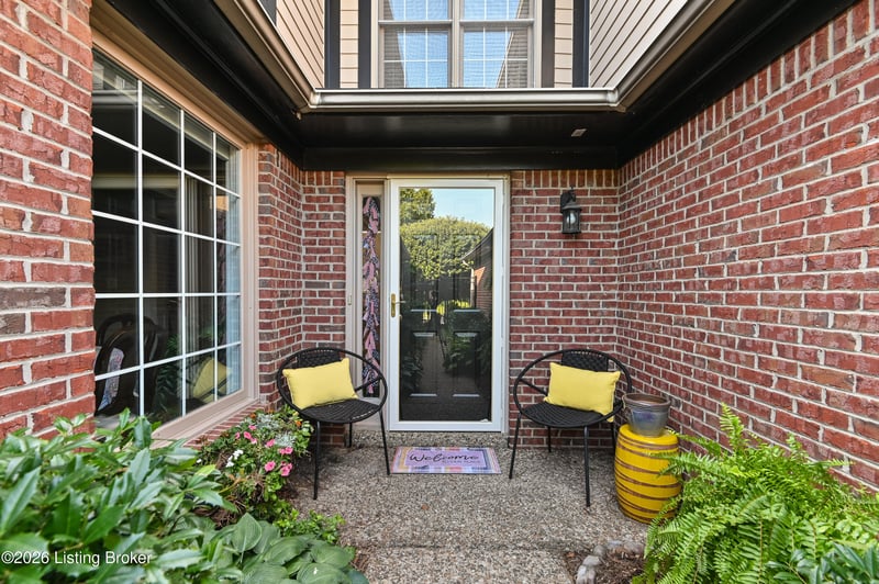 10006 Hartwick Village Dr, Louisville, KY 40241