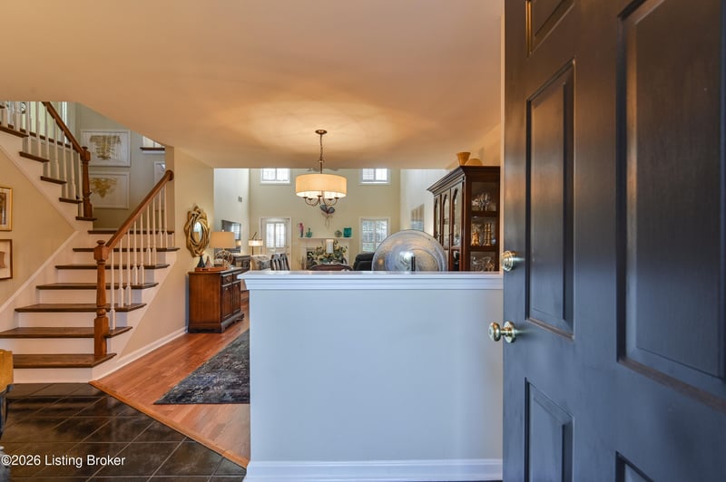10006 Hartwick Village Dr, Louisville, KY 40241