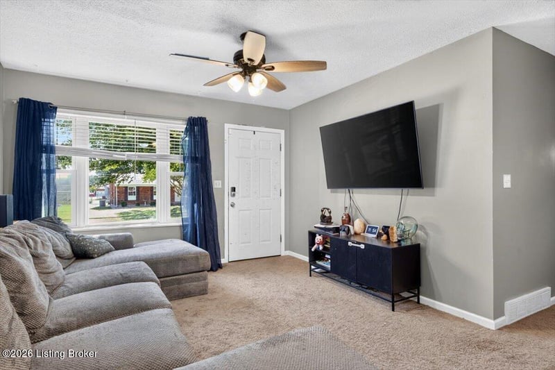 10008 Lochwick Way, Louisville, KY 40272