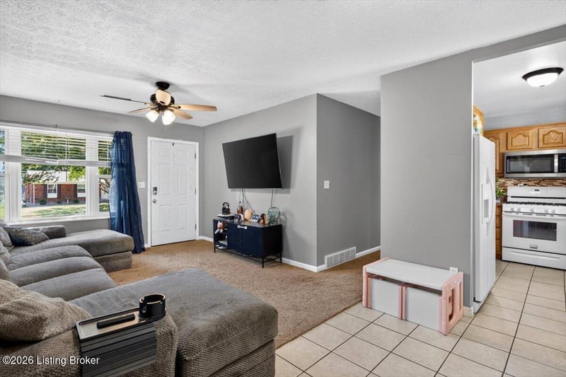 10008 Lochwick Way, Louisville, KY 40272