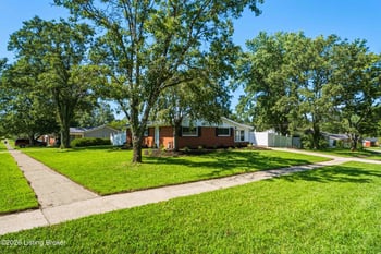 10008 Robsion Rd, Louisville, KY 40299