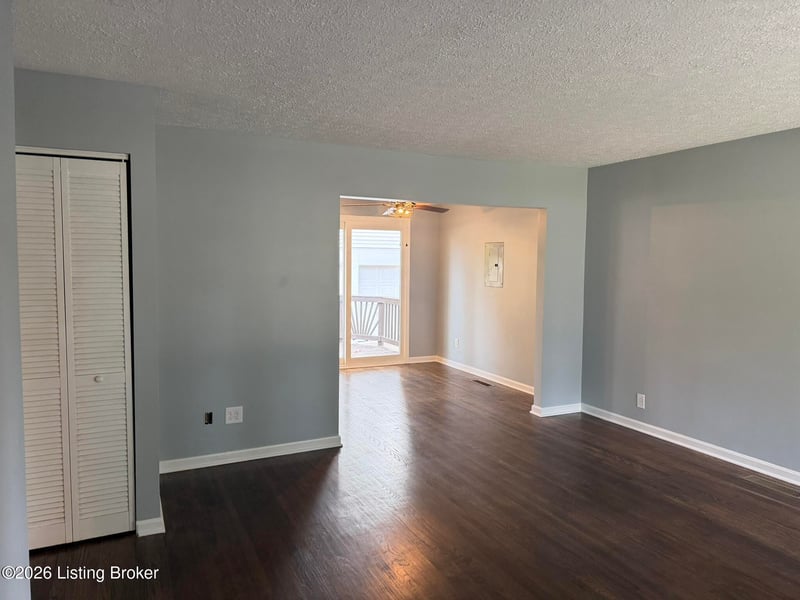 10015 East Ave, Louisville, KY 40272