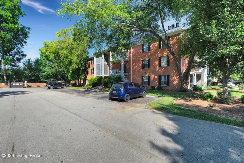 1002 Donard Park Ave, Louisville, KY 40218