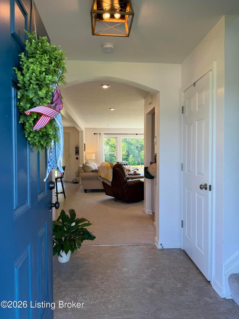 1002 Heron Cv, La Grange, KY 40031