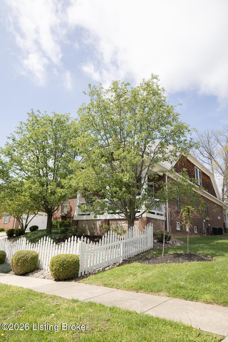 1004 Artisan Pkwy, La Grange, KY 40031