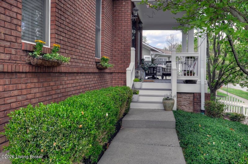 1004 Artisan Pkwy, La Grange, KY 40031