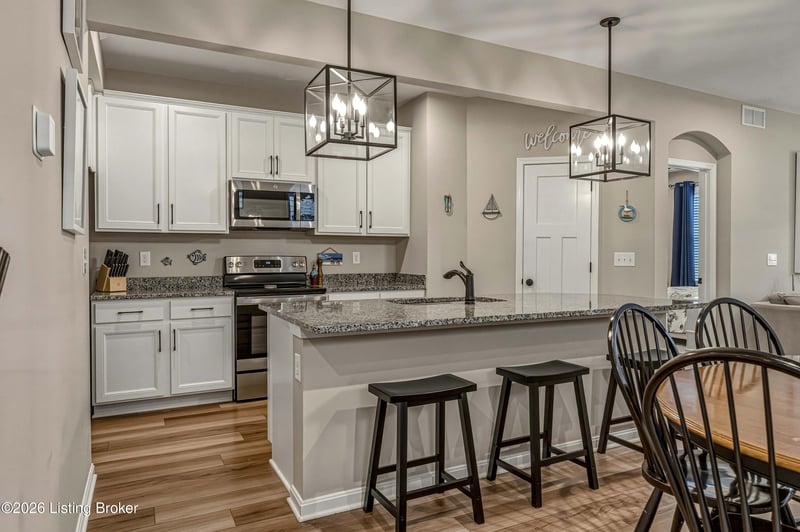 10048 Windcrest Farms Ln, Louisville, KY 40291