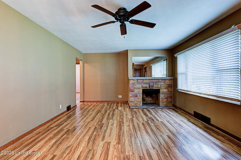 1006 Elaine Dr, Louisville, KY 40219