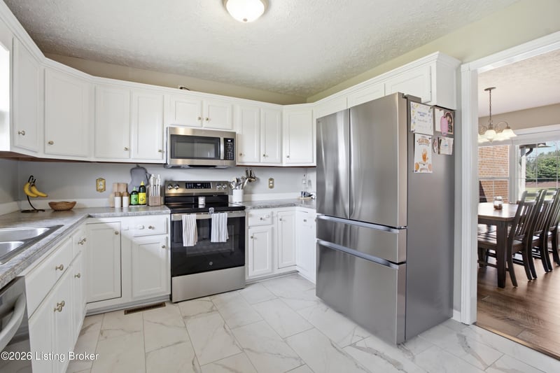 101 Terri Rose Ct, Hodgenville, KY 42748