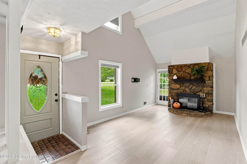 1010 Benton Ridge Dr, Louisville, KY 40245