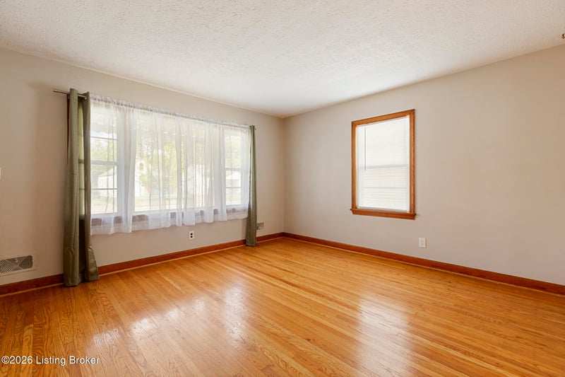 1010 W Whitney Ave, Louisville, KY 40215