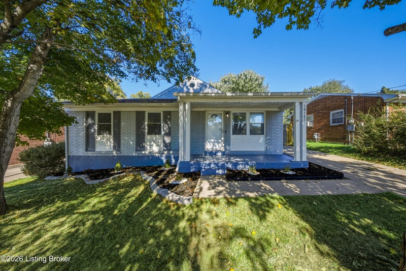10107 Mcneely Lake Dr, Louisville, KY 40229