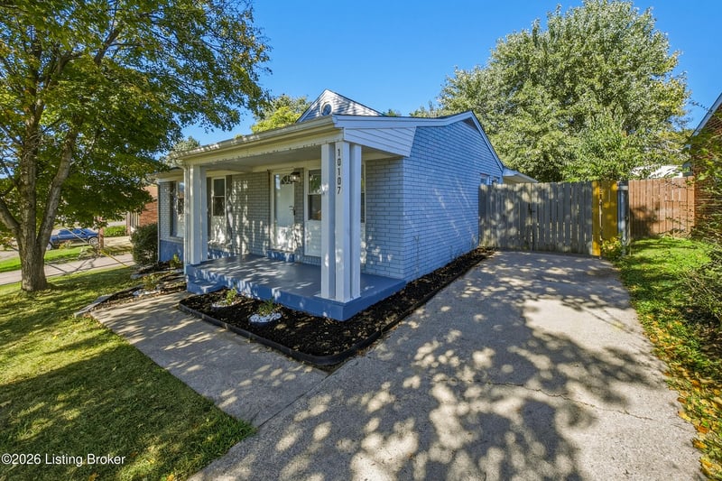 10107 Mcneely Lake Dr, Louisville, KY 40229