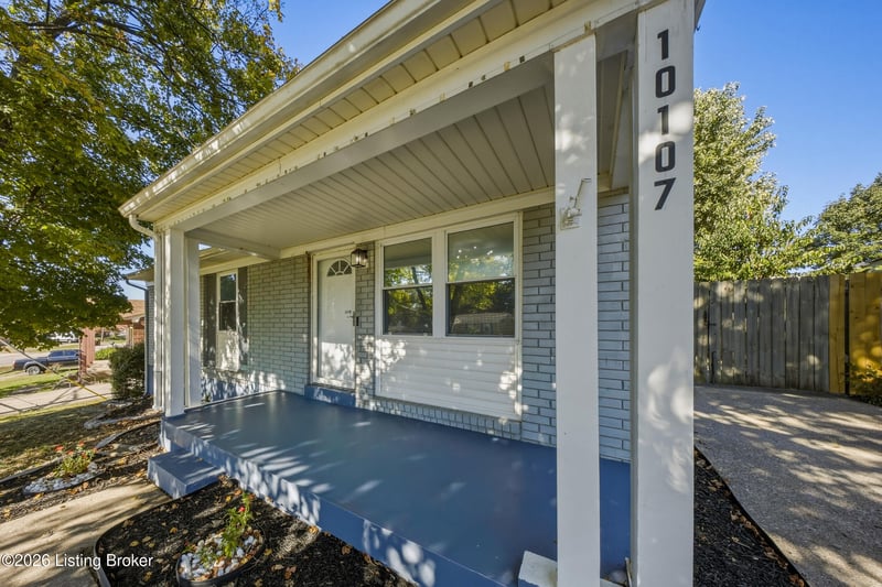 10107 Mcneely Lake Dr, Louisville, KY 40229