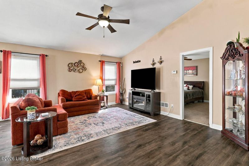 10111 Hornbeam Blvd, Louisville, KY 40228