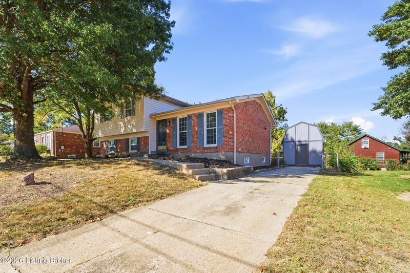10111 Westwego Pl, Louisville, KY 40299