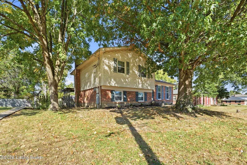 10111 Westwego Pl, Louisville, KY 40299