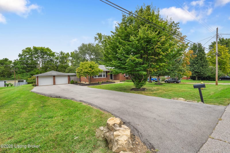 10113 Mary Dell Ln, Louisville, KY 40299