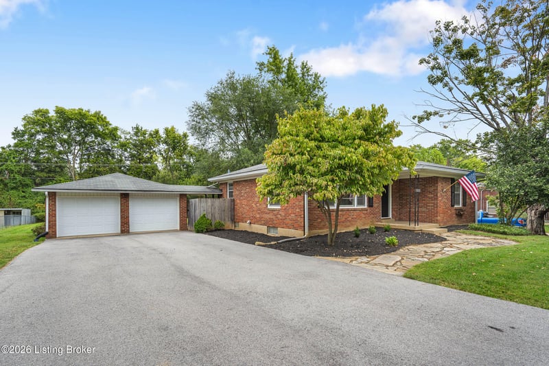 10113 Mary Dell Ln, Louisville, KY 40299