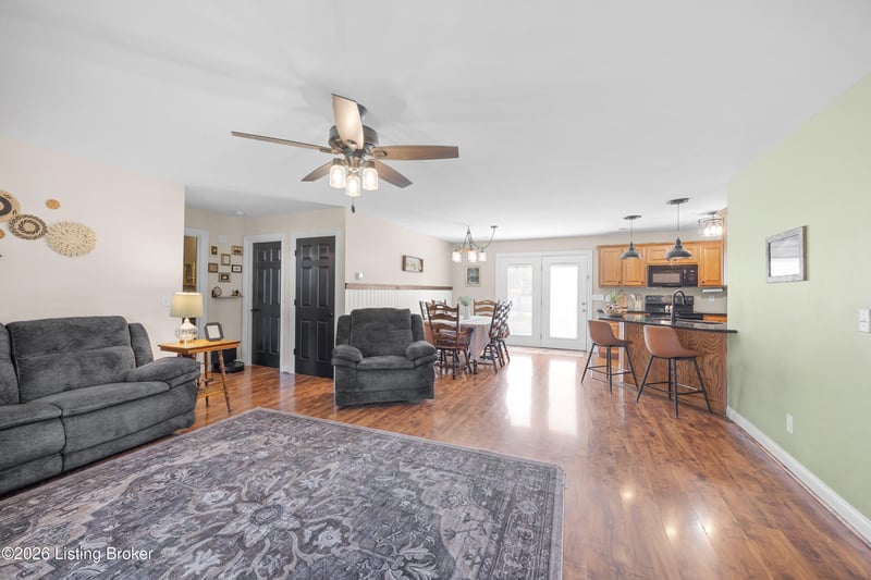 1012 E Milestone Ct, Bardstown, KY 40004