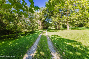 10122 Mary Dell Ln, Jeffersontown, KY 40299