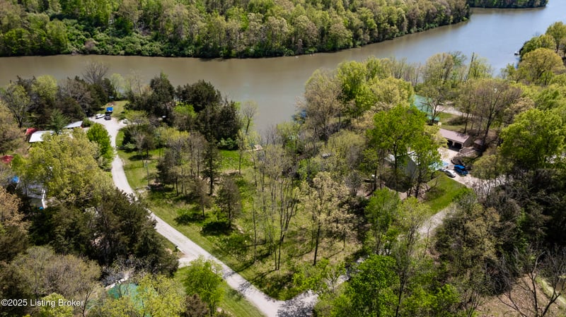 1016 Peninsula Dr, Lawrenceburg, KY 40342