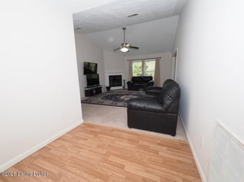 1018 Farmaway Dr, Bardstown, KY 40004