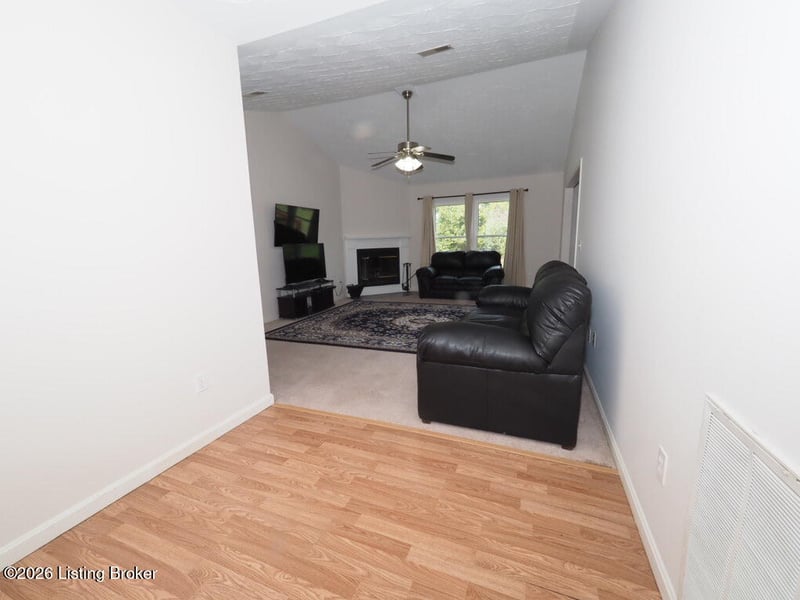 1018 Farmaway Dr, Bardstown, KY 40004