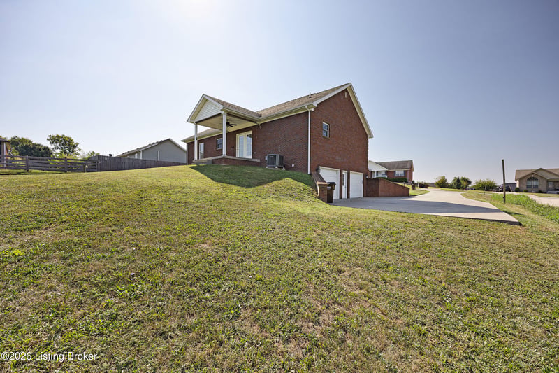 102 Comanche Ct, Bloomfield, KY 40008