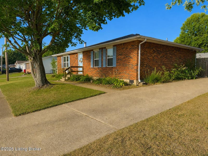 102 Heather Ct, Radcliff, KY 40160