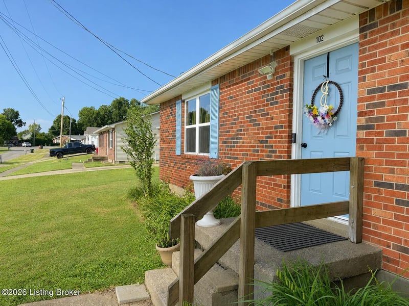 102 Heather Ct, Radcliff, KY 40160
