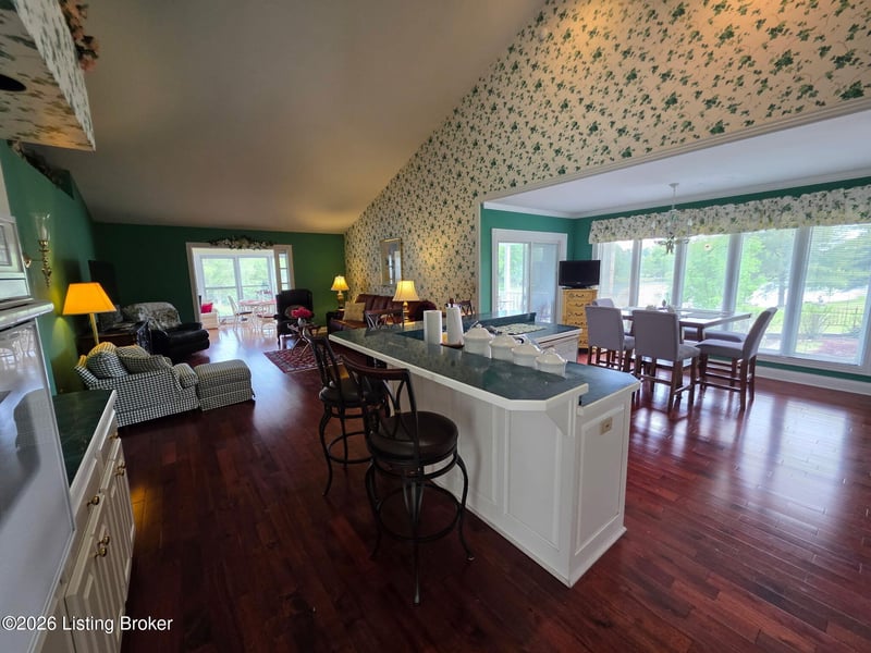 102 Lakeview Dr, Springfield, KY 40069