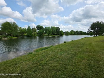 102 Lakeview Dr, Springfield, KY 40069