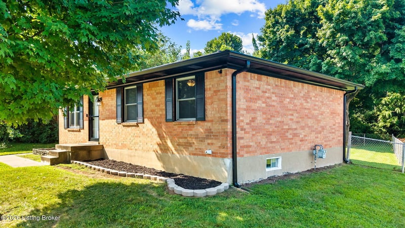 10200 Waycross Ave, Louisville, KY 40229