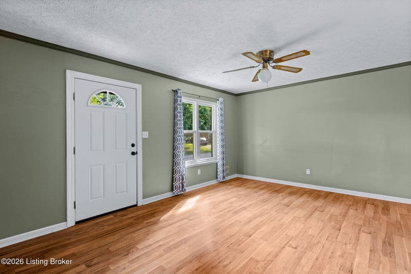 10200 Waycross Ave, Louisville, KY 40229
