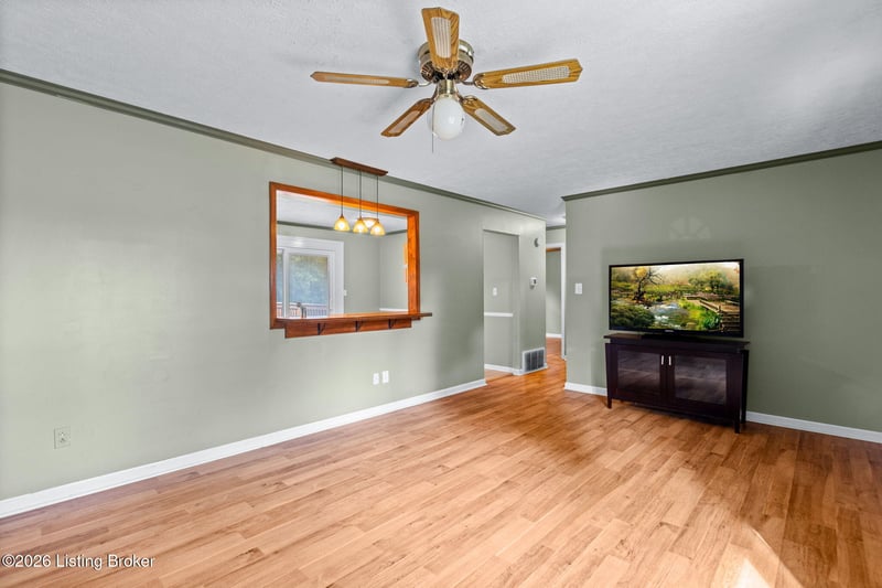 10200 Waycross Ave, Louisville, KY 40229