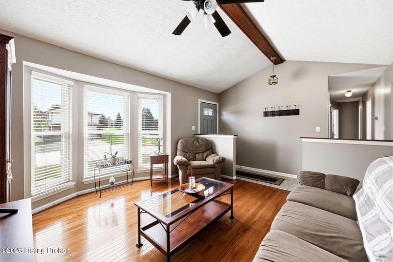 10201 Bayport Rd, Jeffersontown, KY 40299