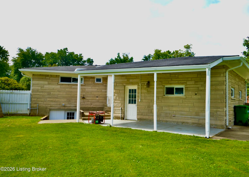 10201 W Manslick Rd, Fairdale, KY 40118