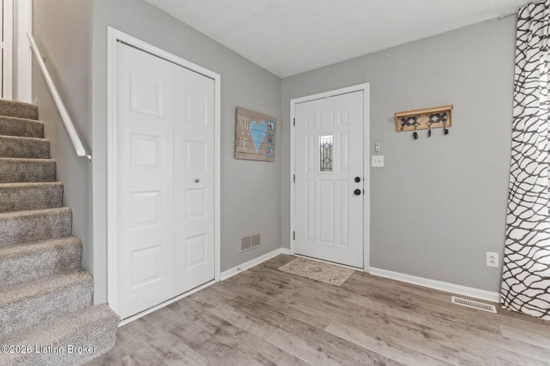 10208 El Ventoso Ct, Louisville, KY 40291