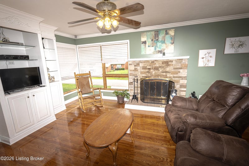 10216 Eve Adam Dr, Louisville, KY 40272