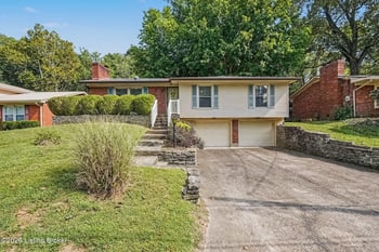 10217 Eve Adam Dr, Louisville, KY 40272