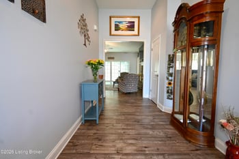 10221 Park Lake Dr, Louisville, KY 40229