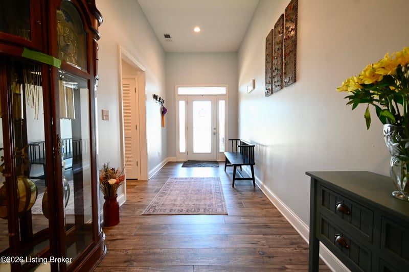 10221 Park Lake Dr, Louisville, KY 40229