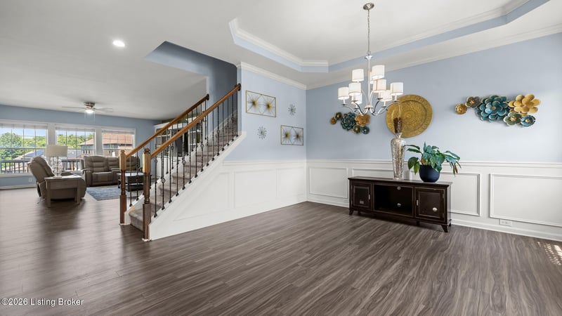 10226 Park Lake Dr, Louisville, KY 40229